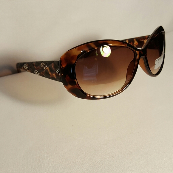 Fashion Sunglasses - Picture 3 of 4